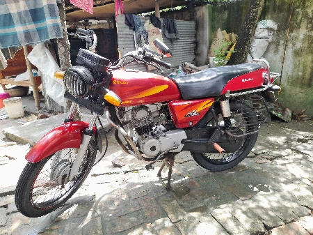 Bajaj CT 100B