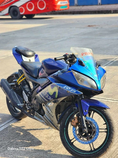Yamaha R15 V2