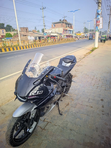 Yamaha R15 V2