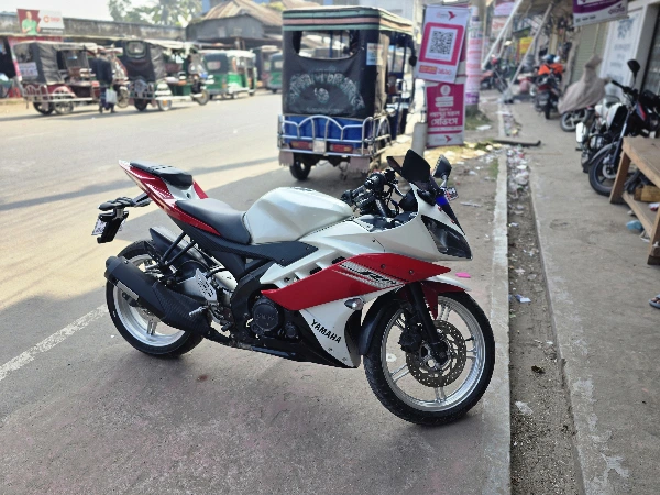 Yamaha R15 V2