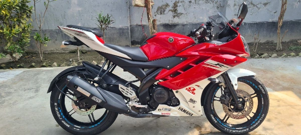 Yamaha R15 V2