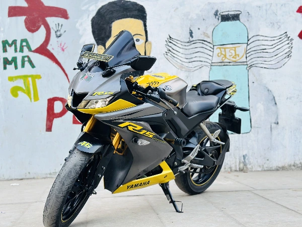 Yamaha R15 V3