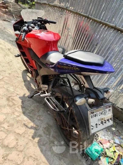 Yamaha R15 V2