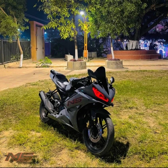 Yamaha R15 V2
