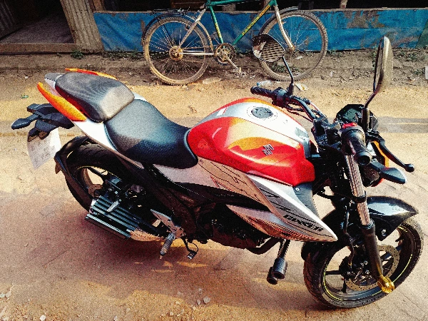 Gixxer FI Double Disc Naked