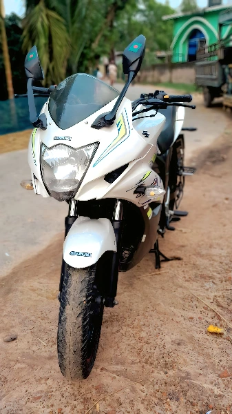 Suzuki Gixxer SF