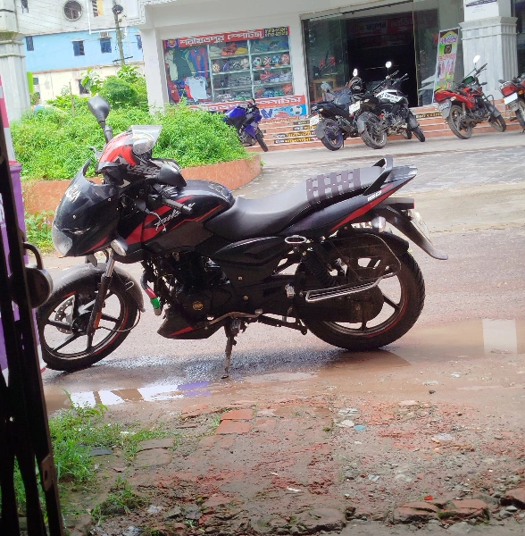 Bajaj Pulsar 150 Neon