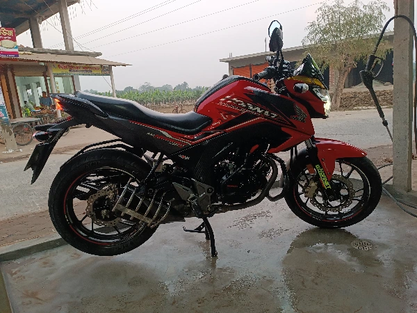 Honda CB Hornet 160R CBS