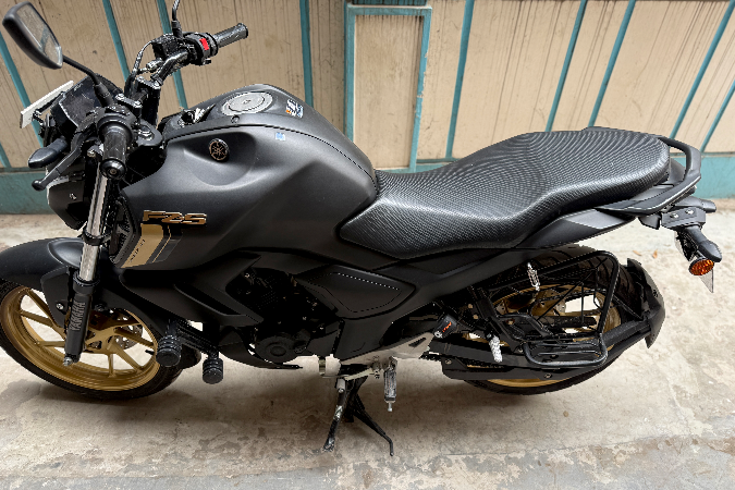 Yamaha FZS V4